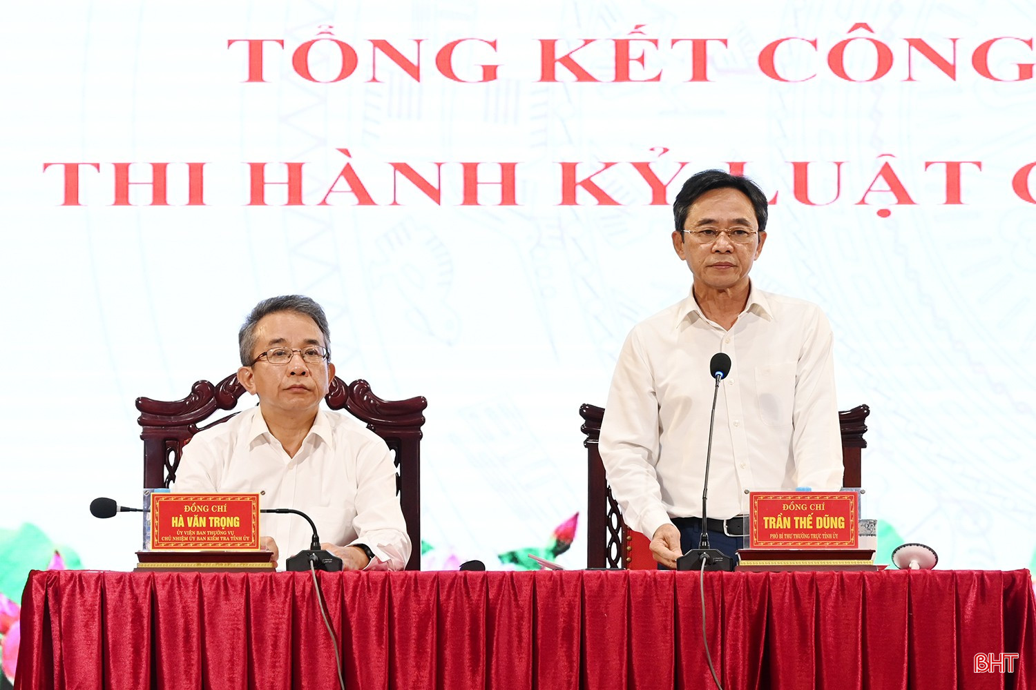 Phó Bí thư Thường trực Tỉnh ủy Trần Thế Dũng và Chủ nhiệm UBKT Tỉnh ủy Hà Văn Trọng chủ trì hội nghị. bqbht_br_dsc-9c291.jpg