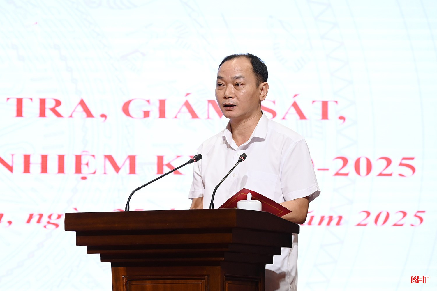 Phó Bí thư Đảng ủy UBND tỉnh Nguyễn Thiều Quang phát biểu tại hội nghị. bqbht_br_dsc-9d304.jpg