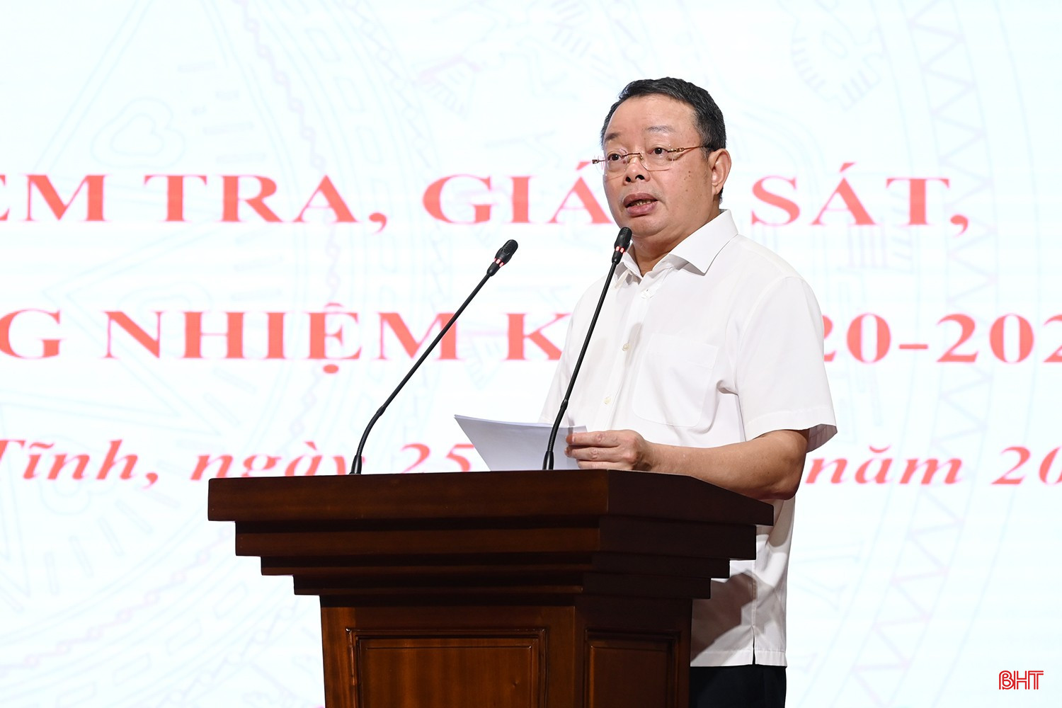 Phó Chủ nhiệm UBKT Trung ương Hoàng Văn Trà phát biểu chỉ đạo. bqbht_br_dsc-93d78.jpg