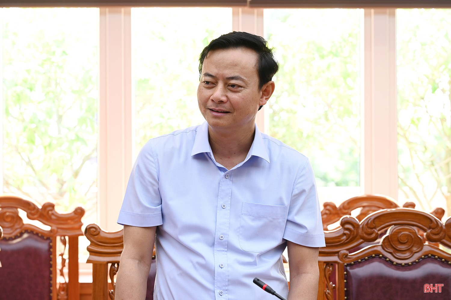 Trưởng ban Tuyên giáo và Dân vận Tỉnh ủy Hà Văn Hùng góp ý các nội dung tại hội nghị. bqbht_br_dsc-f0393.jpg