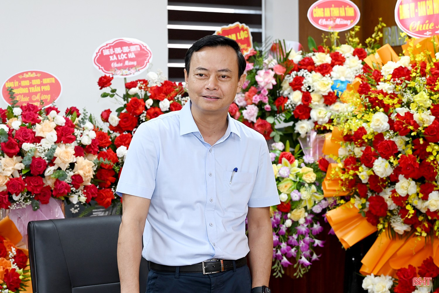 Đồng chí Hà Văn Hùng - Trưởng ban Tuyên giáo và Dân vận Tỉnh ủy cảm ơn sự quan tâm, động viên, chúc mừng của Thường trực Tỉnh ủy. bqbht_br_dsc-030d3.jpg