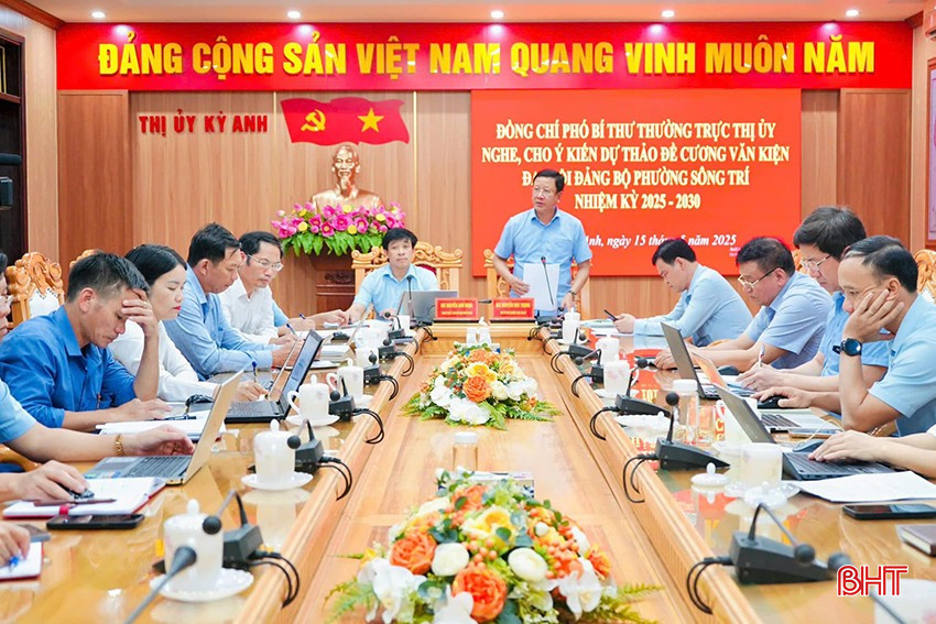 Lãnh đạo TX Kỳ Anh chủ trì hội nghị với các phường, xã trên địa bàn để lấy ý kiến góp ý vào dự thảo đề cương văn kiện đại hội đảng bộ phường, xã mới sau sáp nhập. bqbht_br_an-12-copy.jpg
