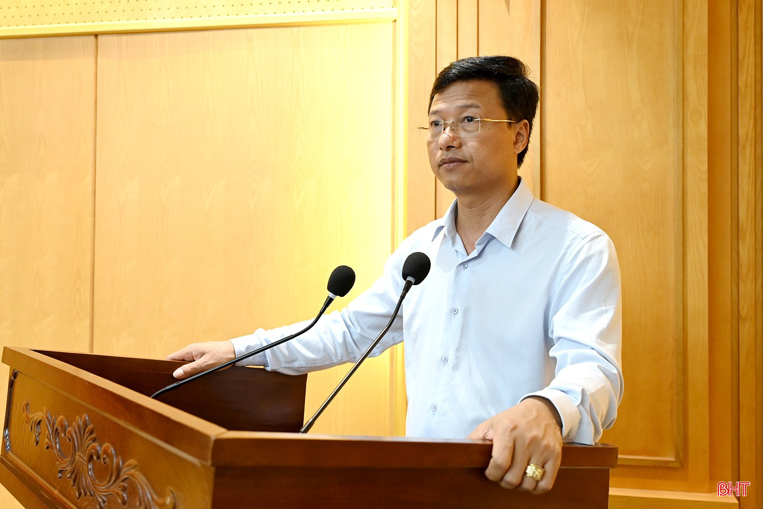 Chánh Văn phòng Tỉnh ủy Phan Duy Vĩnh báo cáo kết quả 6 tháng thực hiện Nghị quyết số 57-NQ/TW. bqbht_br_dsc-788d8.jpg