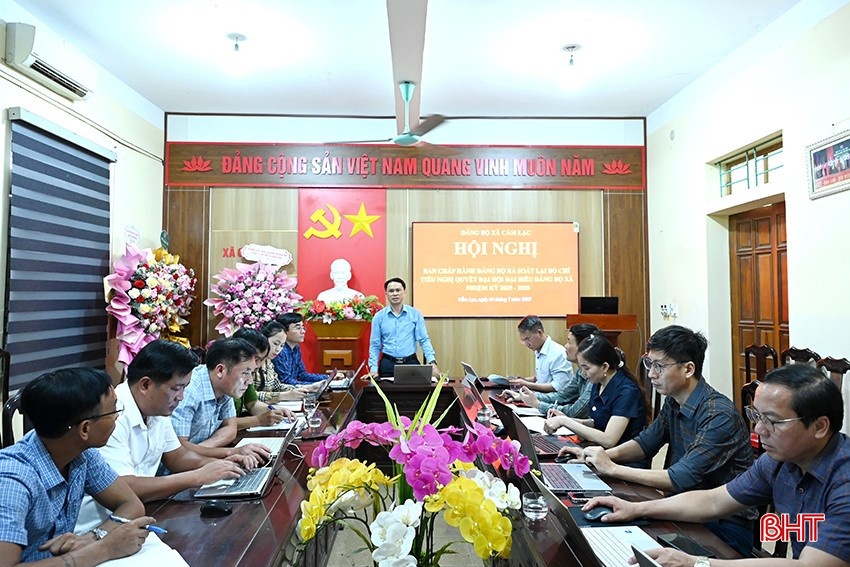Đảng bộ xã Cẩm Lạc họp rà soát bộ chỉ tiêu nghị quyết Đại hội. bqbht_br_dsc-77d05.jpg