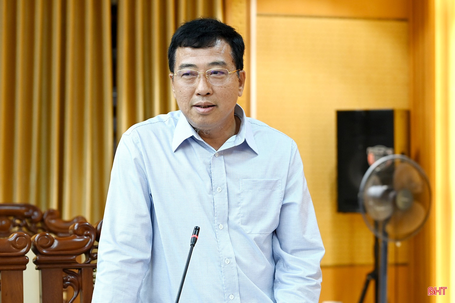 Phó Chủ tịch Thường trực HĐND tỉnh Trần Tú Anh phát biểu tại cuộc họp. bqbht_br_dsc-787r5.jpg