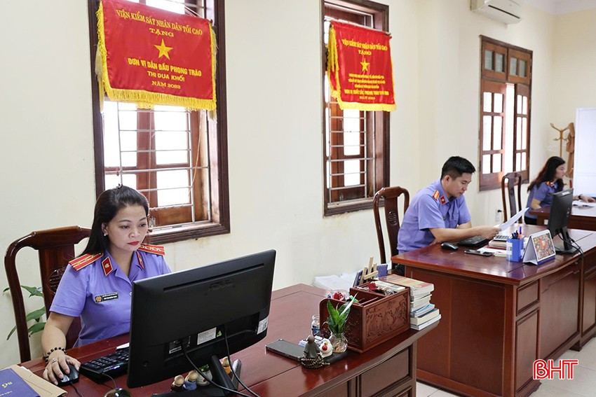 Cán bộ, đảng viên, công chức Đảng bộ Viện Kiểm sát Nhân dân tỉnh tích cực hưởng ứng các phong trào thi đua, thực hiện tốt chức trách nhiệm vụ được giao, lập thành tích chào mừng đại hội. bqbht_br_dadd.jpg