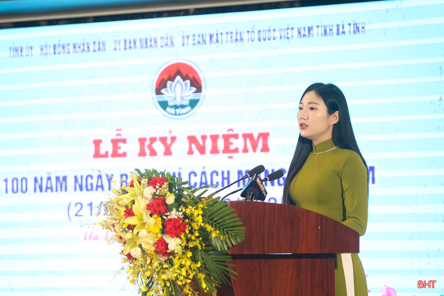 Phóng viên Nguyễn Thị Ngọc Khánh, Phòng PT-TH, Báo Hà Tĩnh phát biểu tại buổi lễ. bqbht_br_aimg-7617.jpg