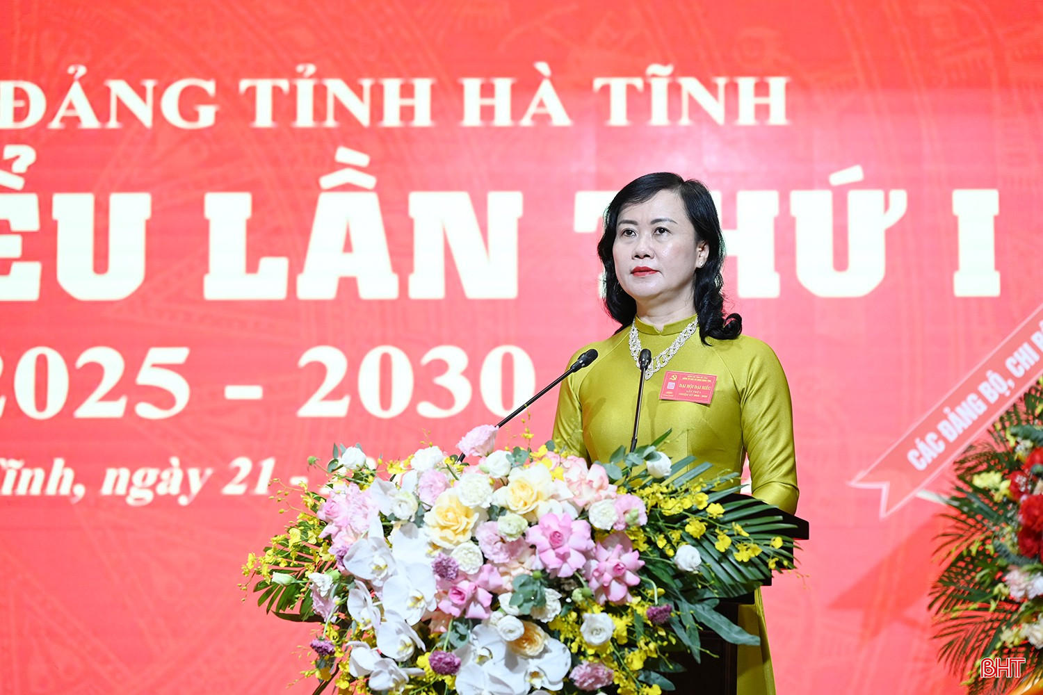 Đồng chí Trương Thanh Huyền - Trưởng ban Tổ chức Tỉnh ủy, Phó Bí thư Thường trực Đảng ủy CCQ Đảng tỉnh trình bày báo cáo chính trị tại đại hội. bqbht_br_dsc-2d582.jpg