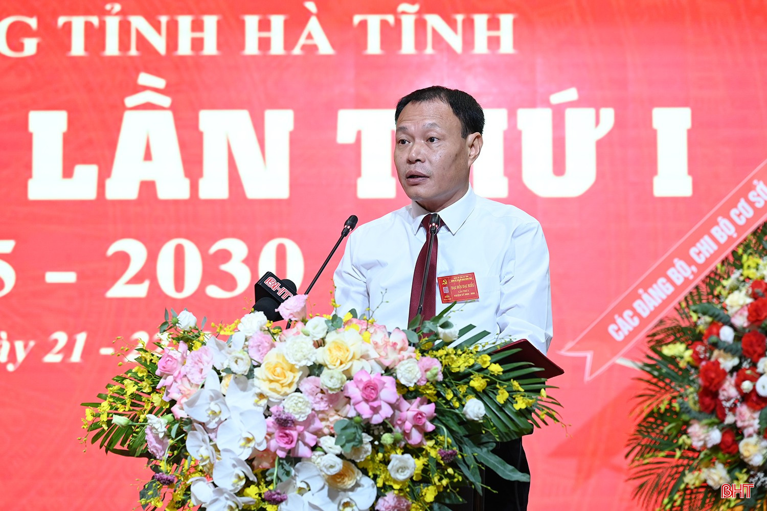 Đồng chí Thái Ngọc Hải - Ủy viên Ban Thường vụ Đảng ủy CCQ Đảng tỉnh, Phó Chủ tịch Ủy ban MTTQ tỉnh trình bày báo cáo góp ý dự thảo văn kiện đại hội cấp trên. bqbht_br_dsc-31d32.jpg