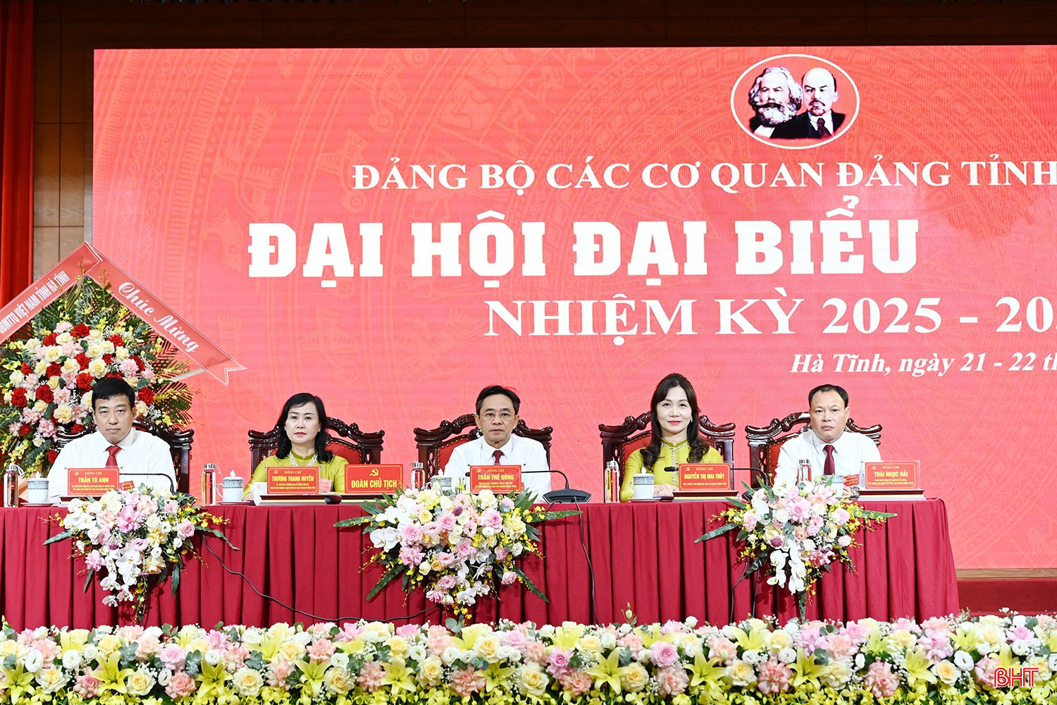 Đoàn chủ tịch điều hành đại hội. bqbht_br_dsc-284d9.jpg
