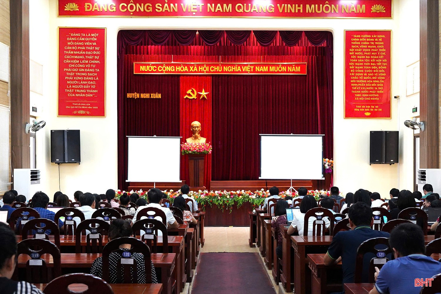 Đại biểu dự hội nghị tại điểm cầu huyện Nghi Xuân. bqbht_br_z6706366929494-99a912a0b0806b44f79d5a291a0b85c4.jpg