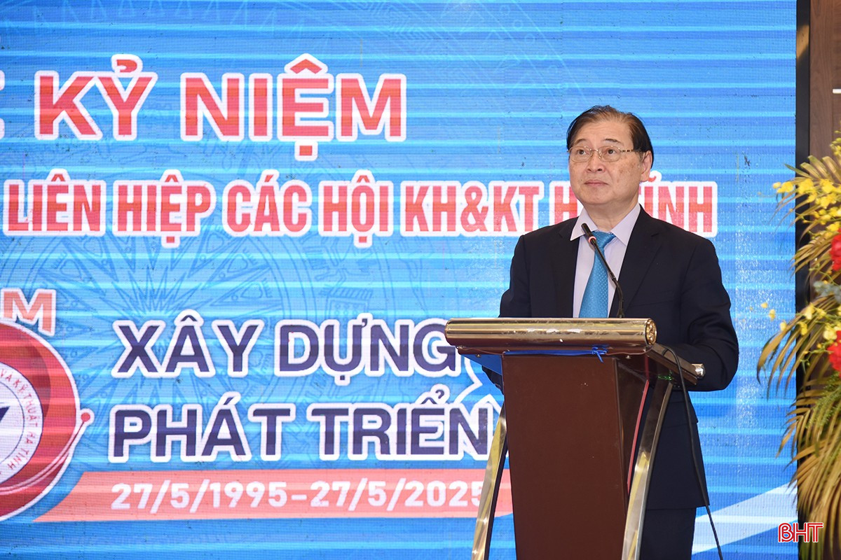Chủ tịch Liên hiệp các Hội KH&KT Việt Nam Phan Xuân Dũng phát biểu chúc mừng. bqbht_br_dsc-8969-copy.jpg