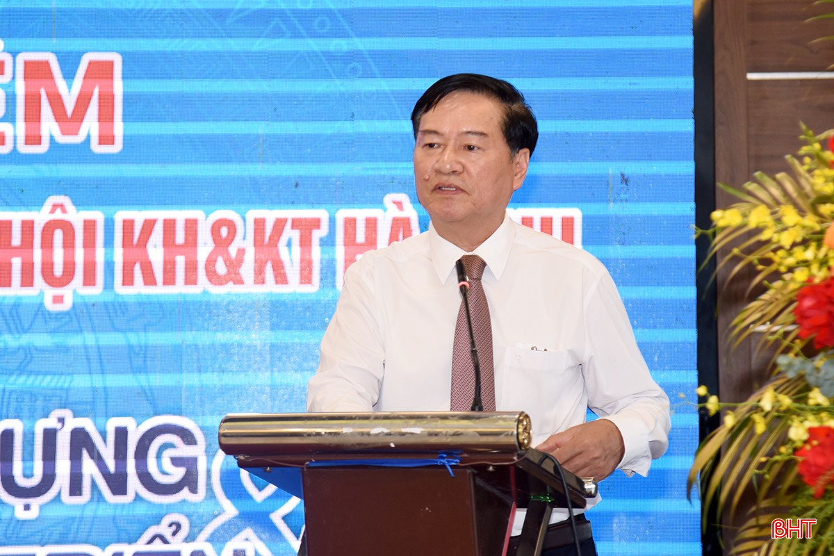 Ông Đỗ Khoa Văn - Chủ tịch Liên hiệp các Hội KH&KT Hà Tĩnh phát biểu tại buổi lễ. bqbht_br_dsc-8960-copy.jpg