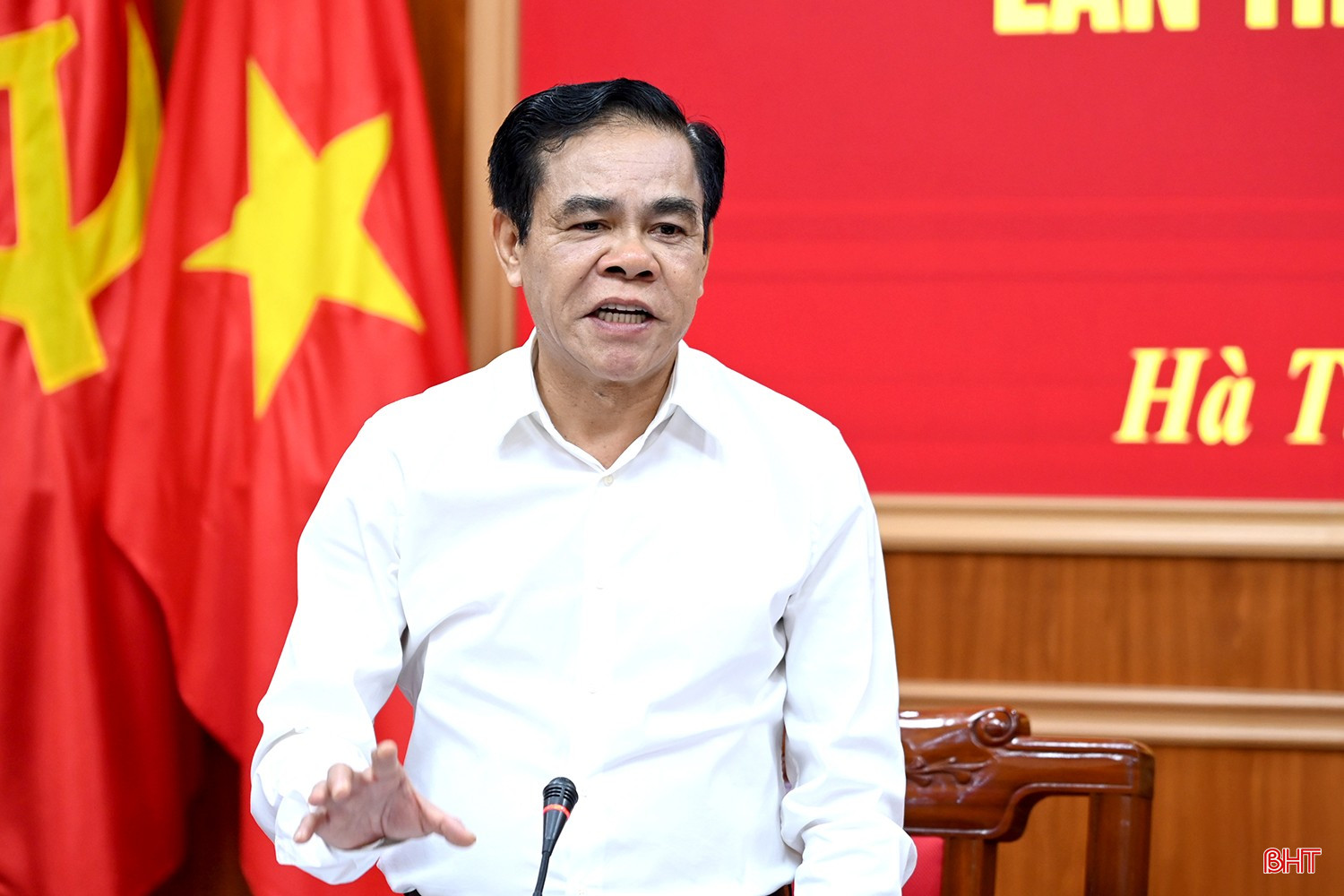 Phó Bí thư Tỉnh ủy - Chủ tịch UBND tỉnh Võ Trọng Hải nhấn mạnh một số nội dung liên quan đến các nhiệm vụ trọng tâm của Đảng ủy Quân sự tỉnh nhiệm kỳ mới. bqbht_br_dsc-8201d-copy.jpg