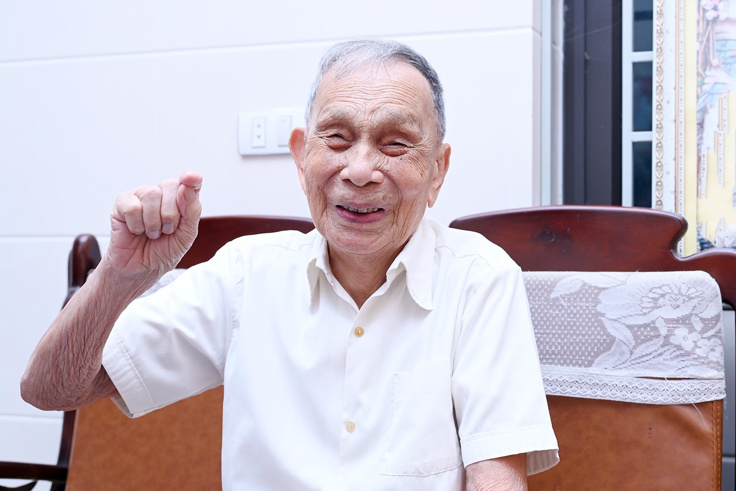 Cụ Minh hào hứng kể lại ký ức những lần gặp Bác Hồ. Cụ Minh hào hứng kể lại ký ức những lần gặp Bác Hồ.