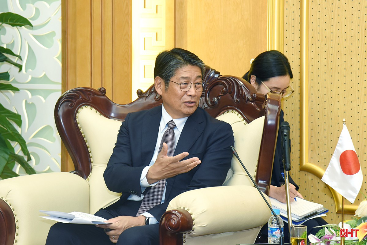 Ngài ITO Naoki - Đại sứ Đặc mệnh toàn quyền Nhật Bản tại Việt Nam cảm ơn lãnh đạo tỉnh Hà Tĩnh đã đón tiếp đoàn chân thành, nồng hậu. bqbht_br_dsc-8187-copy.jpg