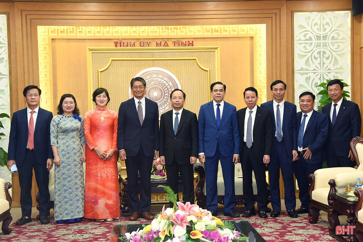 Đoàn công tác Nhật Bản và Hà Tĩnh chụp ảnh lưu niệm. bqbht_br_dsc-8245-copy.jpg