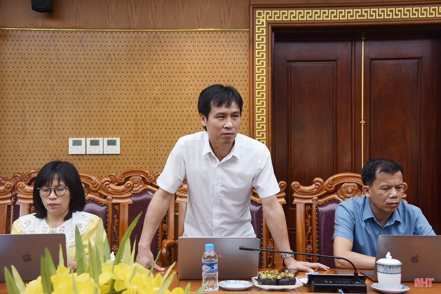 Phó Tổng Biên tập Báo Hà Tĩnh Trần Văn Long phát biểu tại buổi làm việc. bqbht_br_dsc-8x758.jpg