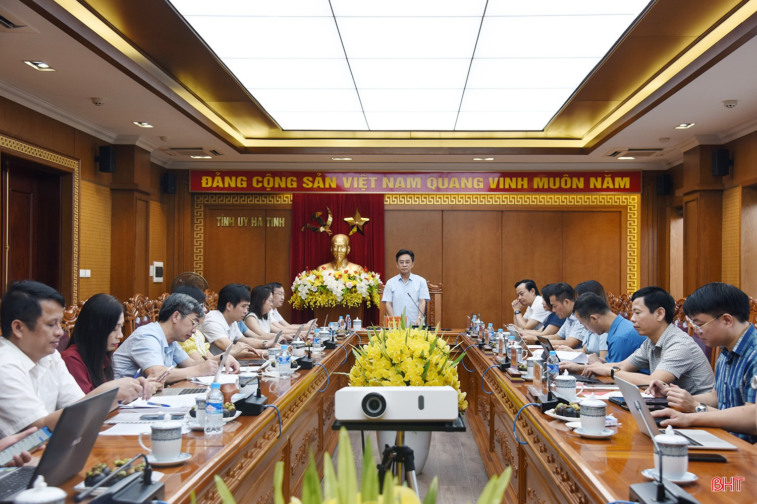 Đồng chí Trần Thế Dũng - Phó Bí thư Thường trực Tỉnh ủy chủ trì buổi làm việc. bqbht_br_dsc-8703a-1942.jpg