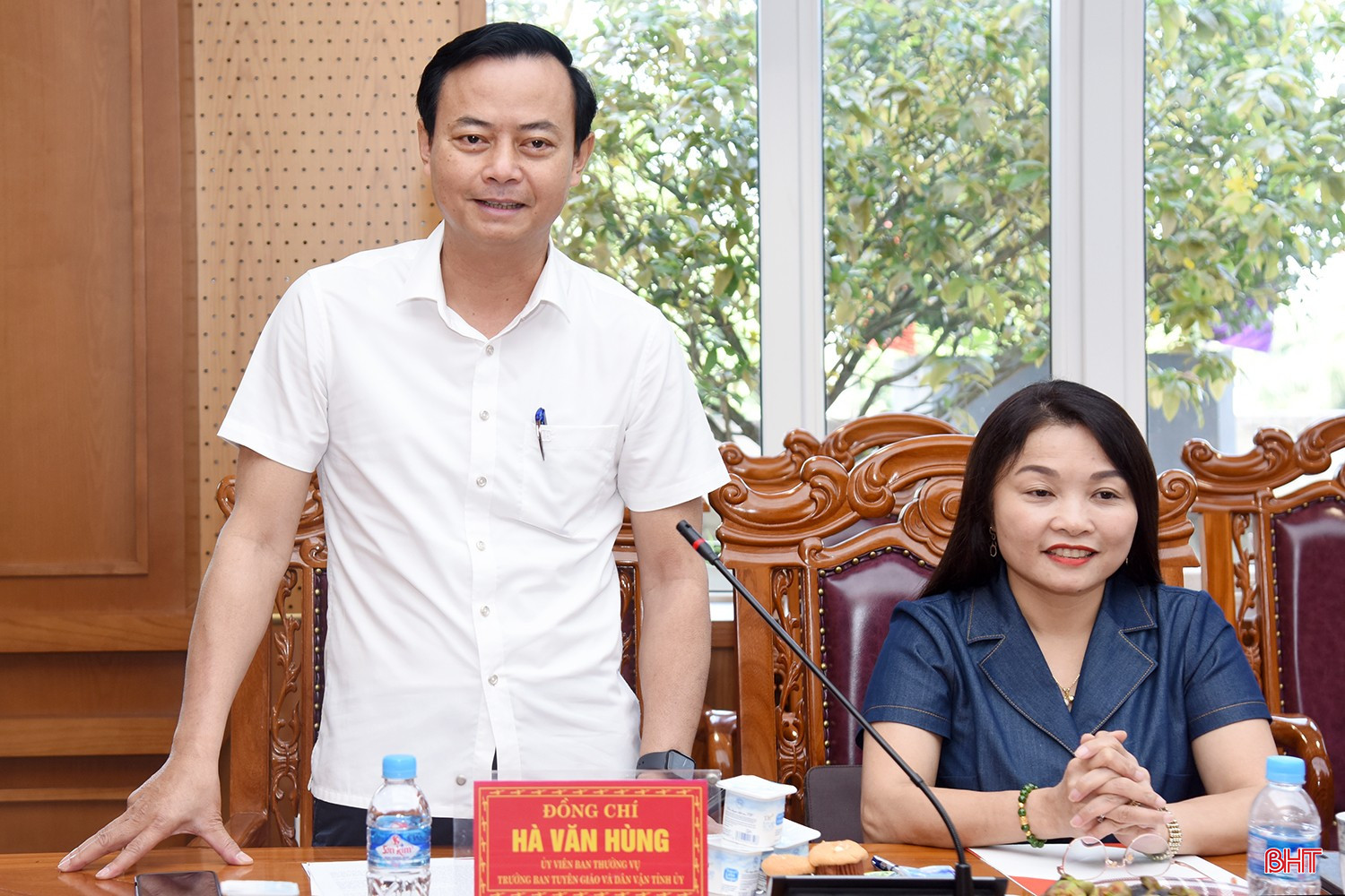 Trưởng ban Tuyên giáo và Dân vận Tỉnh ủy Hà Văn Hùng phát biểu tại buổi làm việc. bqbht_br_dsc-8795-copy.jpg
