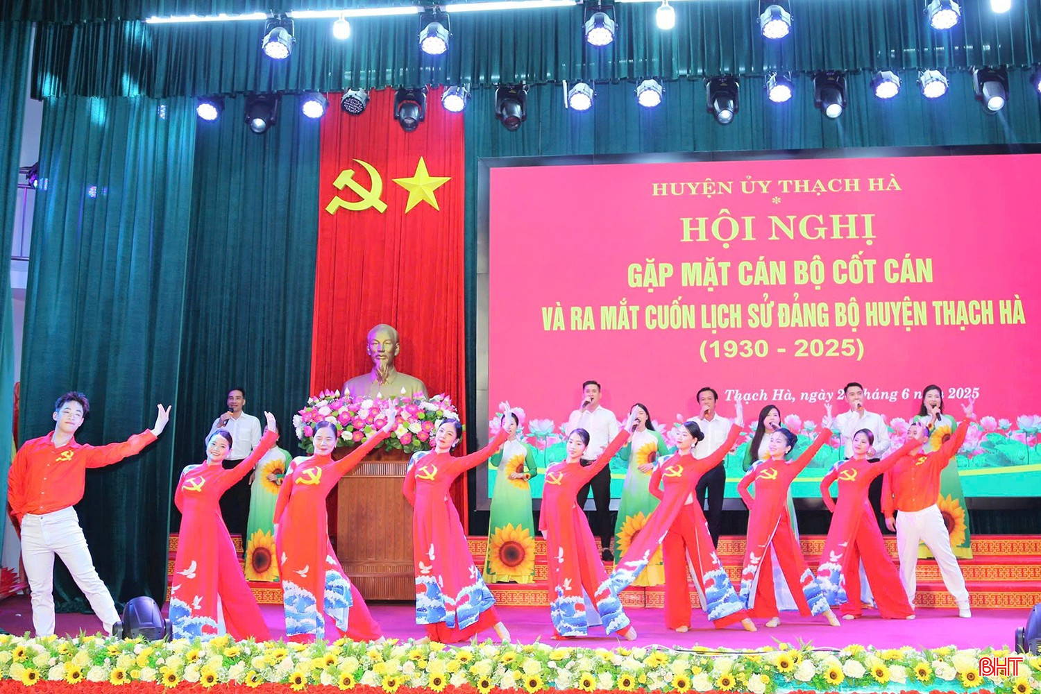 Chương trình văn nghệ tại hội nghị. bqbht_br_z6750388535776-71d496221eebc6bfd528779d80d58702.jpg