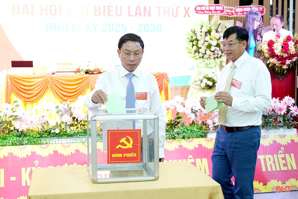 Đại biểu bỏ phiếu bầu Ban Chấp hành nhiệm kỳ mới. bqbht_br_dsc08225.jpg