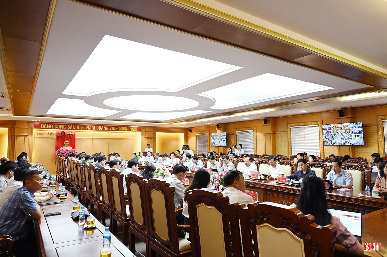 Cuộc họp được tổ chức trực tiếp kết hợp trực tuyến đến các điểm cầu xã, phường. bqbht_br_dsc-38d00.jpg