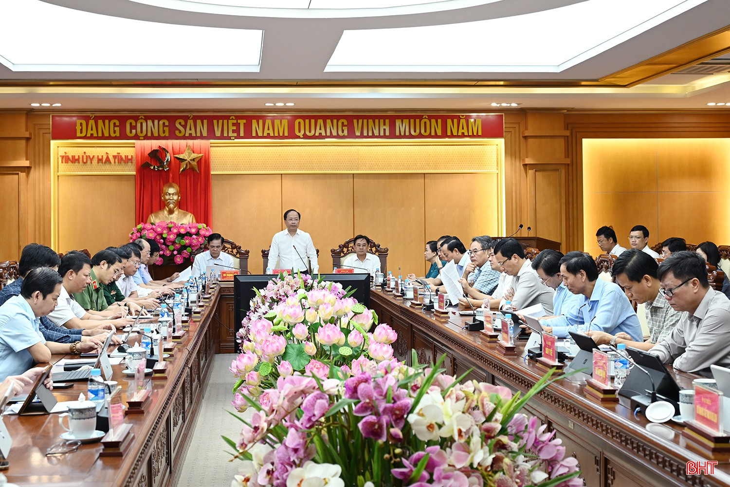 Các đồng chí Thường trực Tỉnh ủy chủ trì cuộc họp. bqbht_br_dsc-3d808.jpg