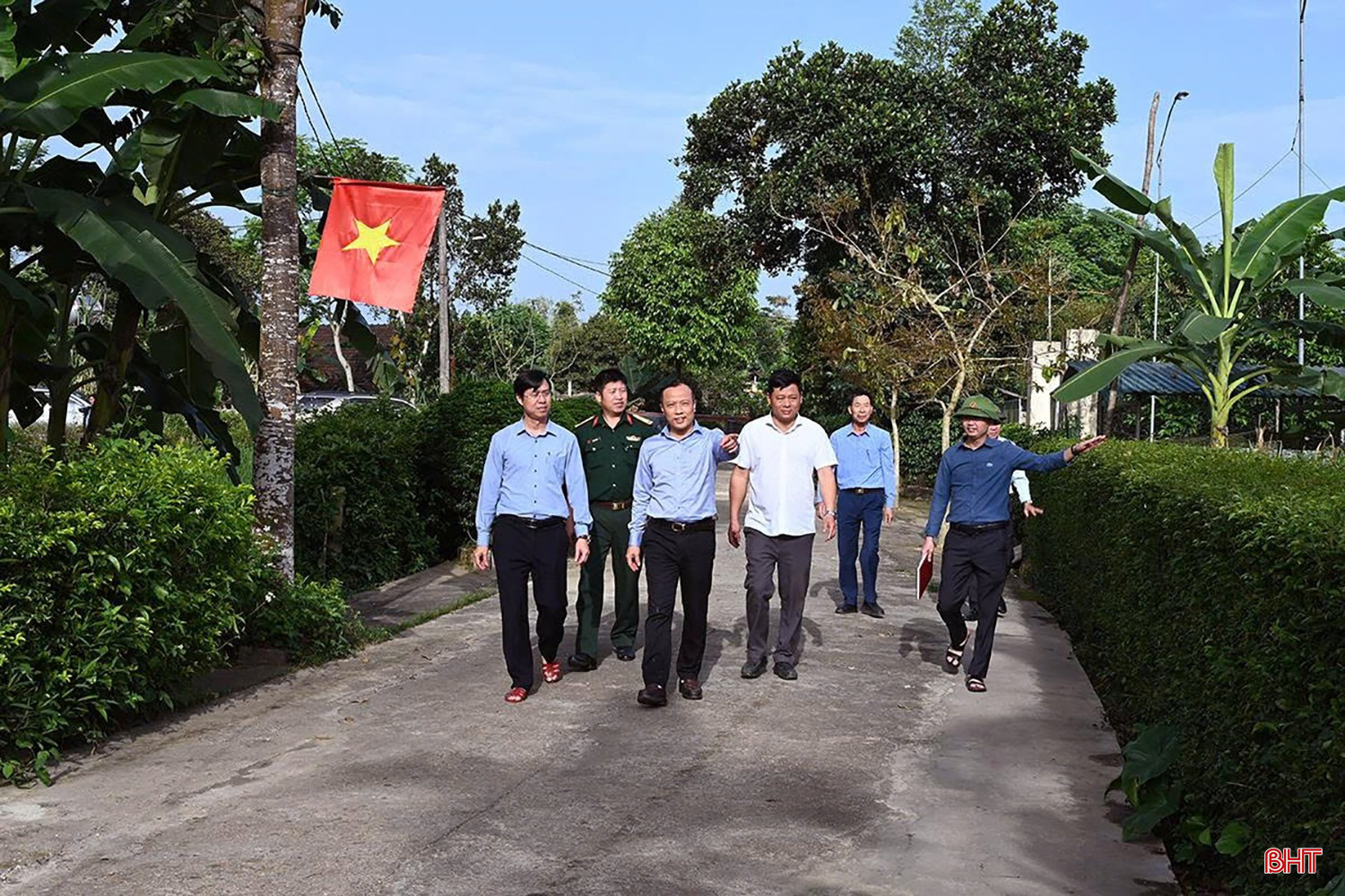 Sau 14 năm nỗ lực, cố gắng của cả hệ thống chính trị, sự vào cuộc của người dân; sự hỗ trợ ngân sách của Trung ương, tỉnh, các ngành, Hương Khê đã đạt chuẩn các tiêu chí NTM cấp huyện. bqbht_br_z6701746456336-0c9d6e4331c3b27b47902db6ee1350fc.jpg