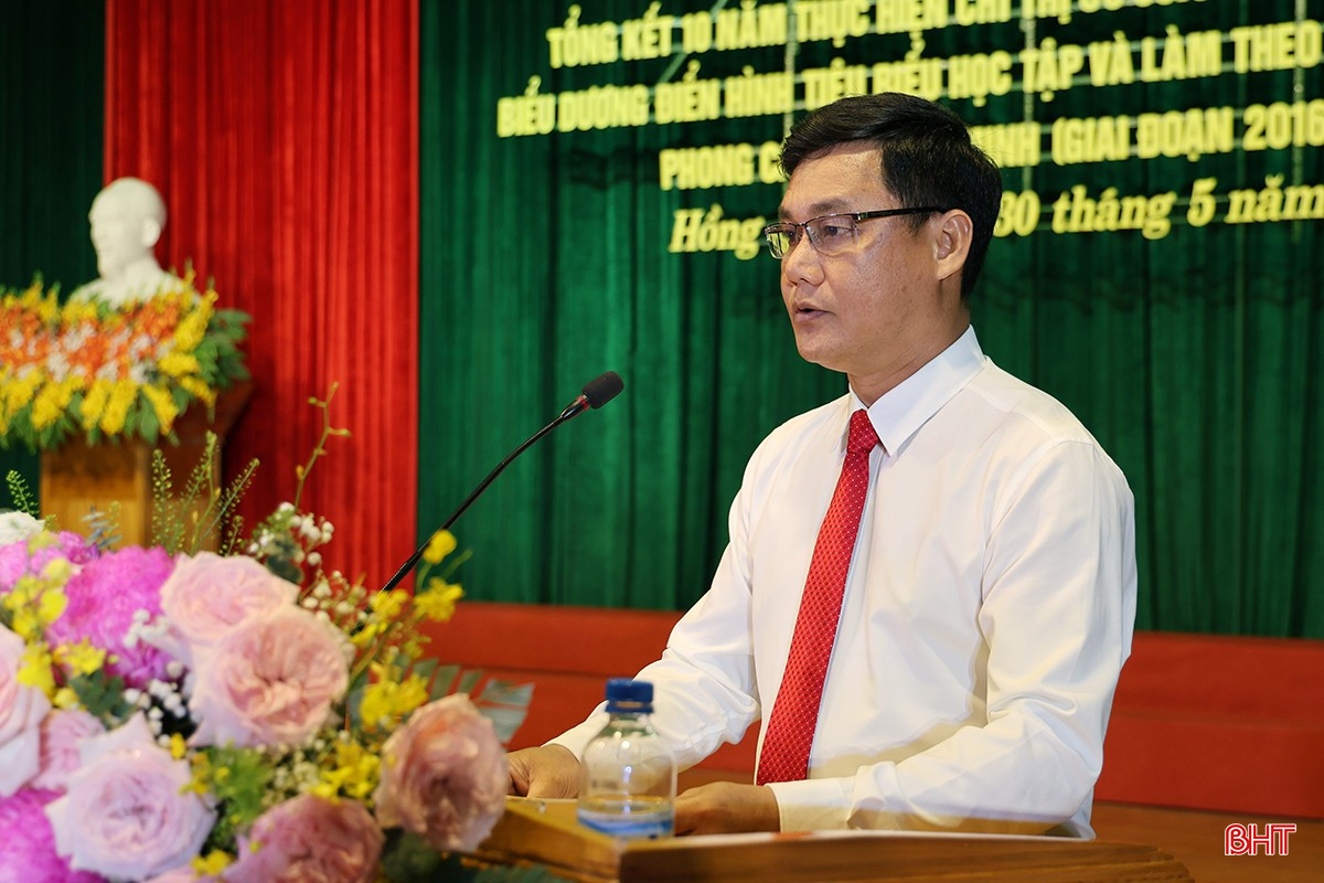 Bí thư Đảng ủy xã Thuận Lộc Đinh Văn Thái phát biểu tham luận. bqbht_br_img-0431-copy.jpg