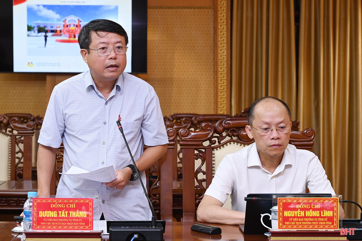 Phó Chủ tịch UBND tỉnh Dương Tất Thắng phát biểu tại cuộc họp. bqbht_br_dsc-48d54.jpg