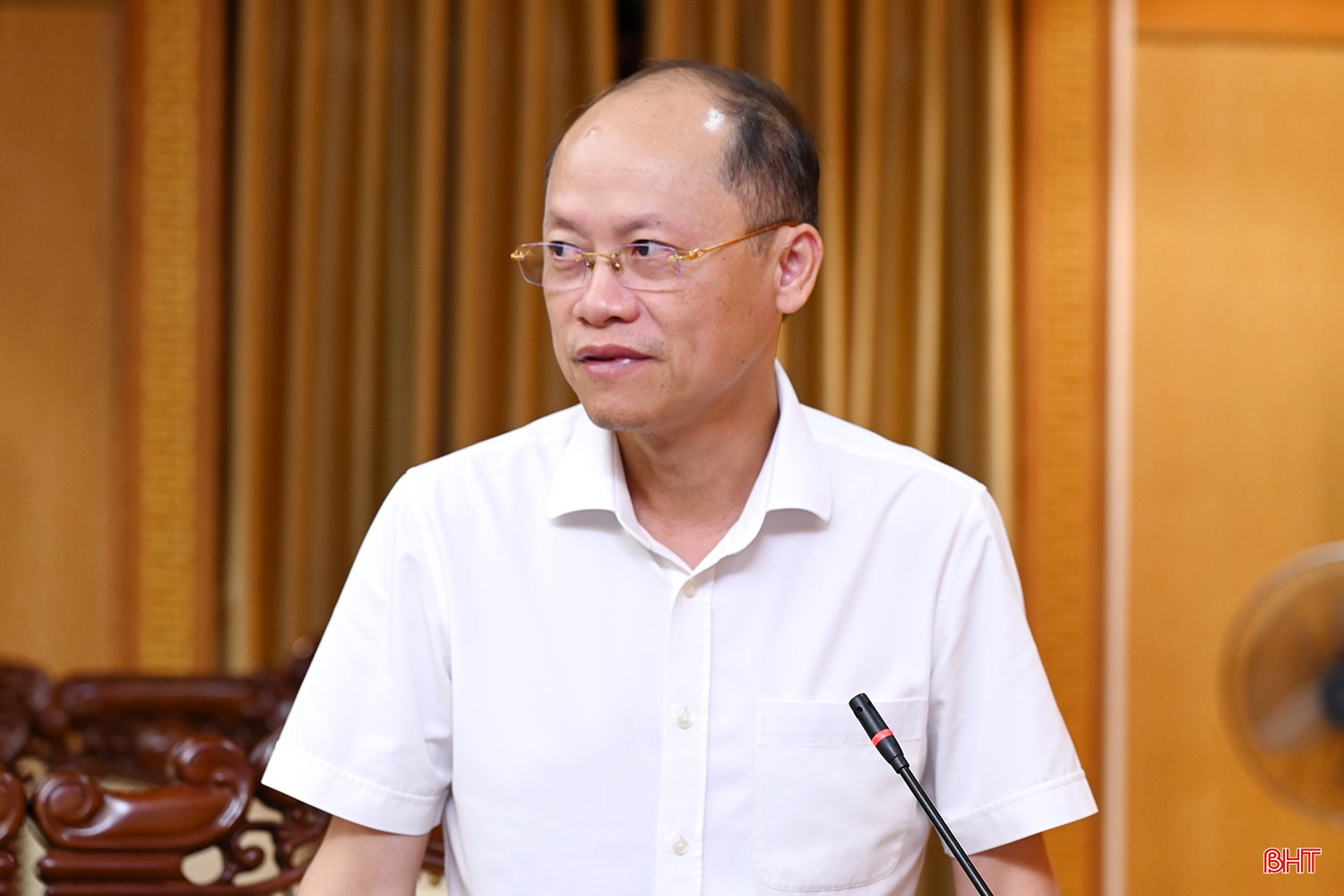 Phó Chủ tịch Thường trực UBND tỉnh Nguyễn Hồng Lĩnh phát biểu tại cuộc họp. bqbht_br_dsc-48d63.jpg