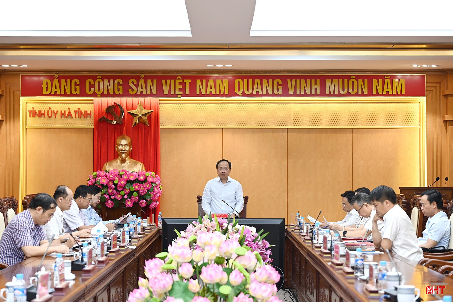 Bí thư Tỉnh ủy Nguyễn Duy Lâm chủ trì cuộc họp. bqbht_br_dsc-55d19.jpg