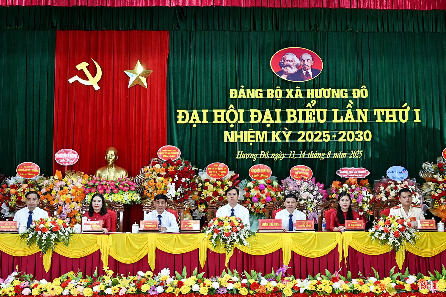 Đoàn chủ tịch điều hành đại hội. bqbht_br_dscd-1714.jpg