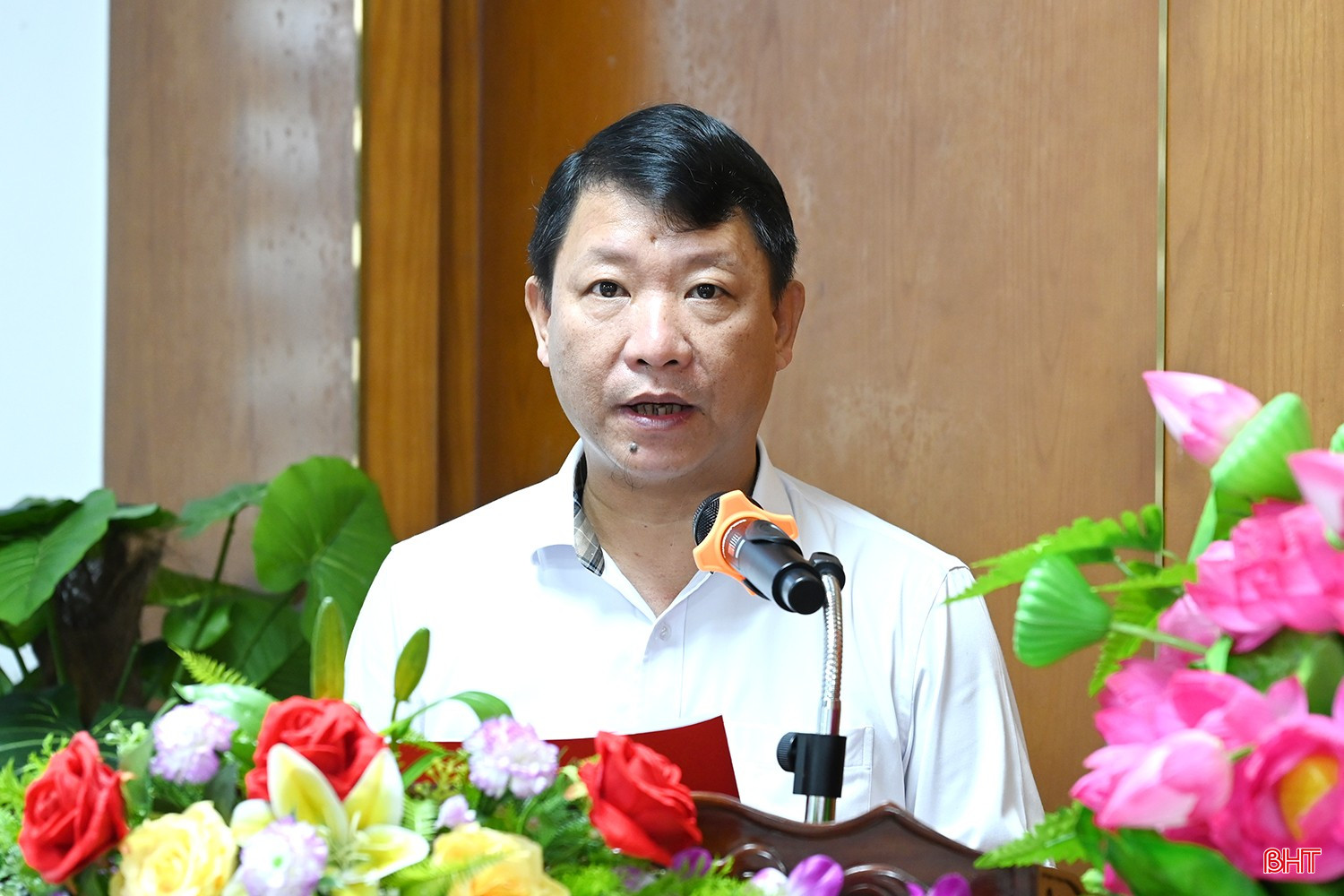 Phó Trưởng ban Thường trực Ban Tổ chức Tỉnh ủy Nguyễn Như Dũng công bố các quyết định. bqbht_br_dscd-2300.jpg