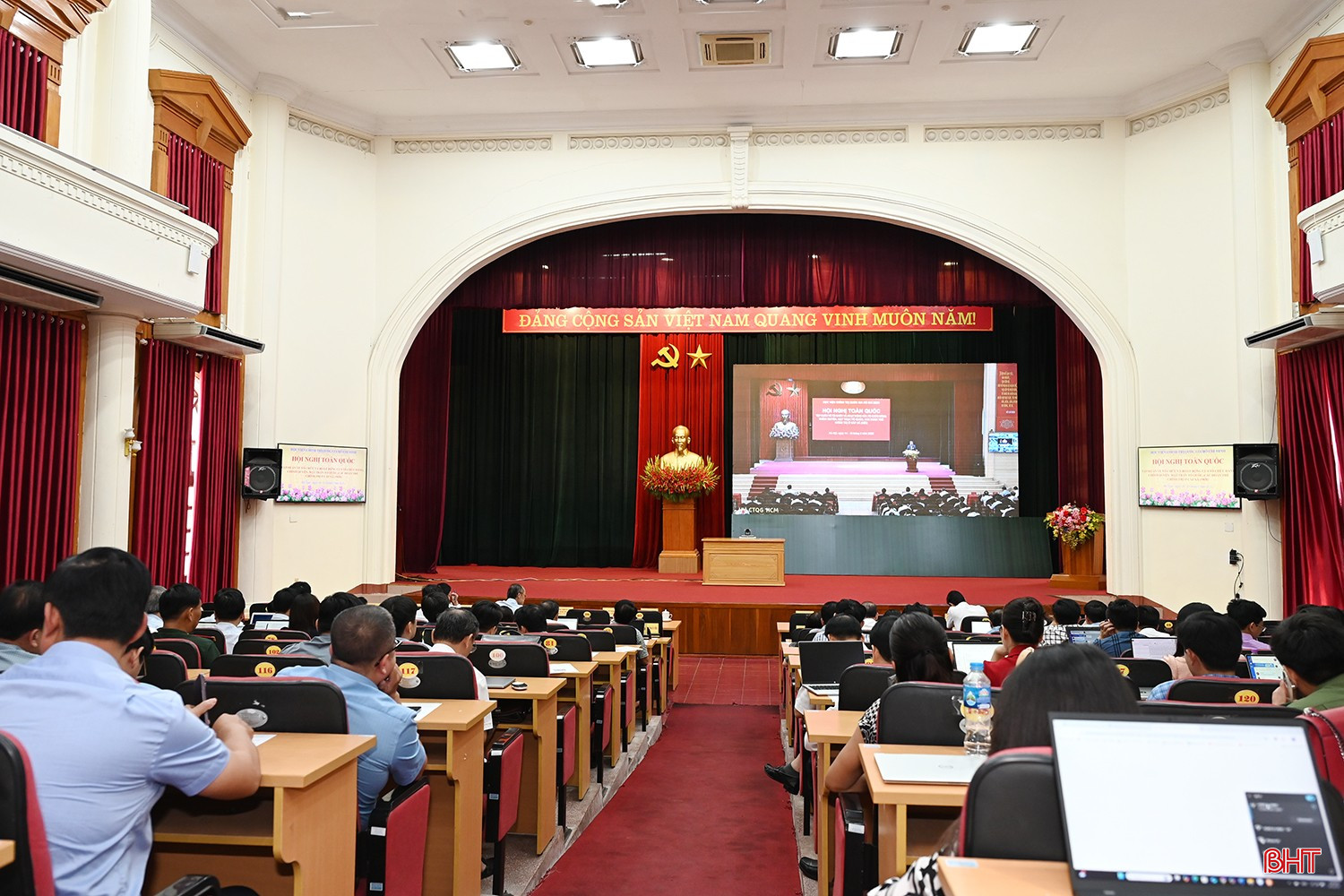 Toàn cảnh hội nghị điểm cầu UBND tỉnh Hà Tĩnh. bqbht_br_dsc-6d810.jpg