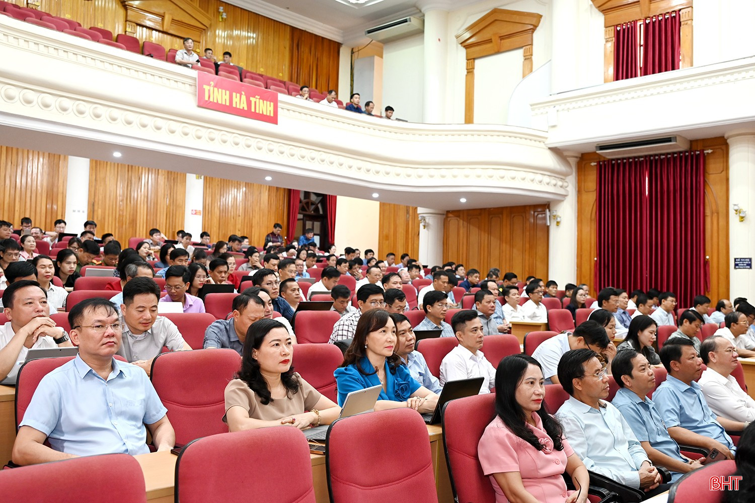 Đại biểu dự hội nghị tại điểm cầu UBND tỉnh. bqbht_br_dsc-va6780.jpg