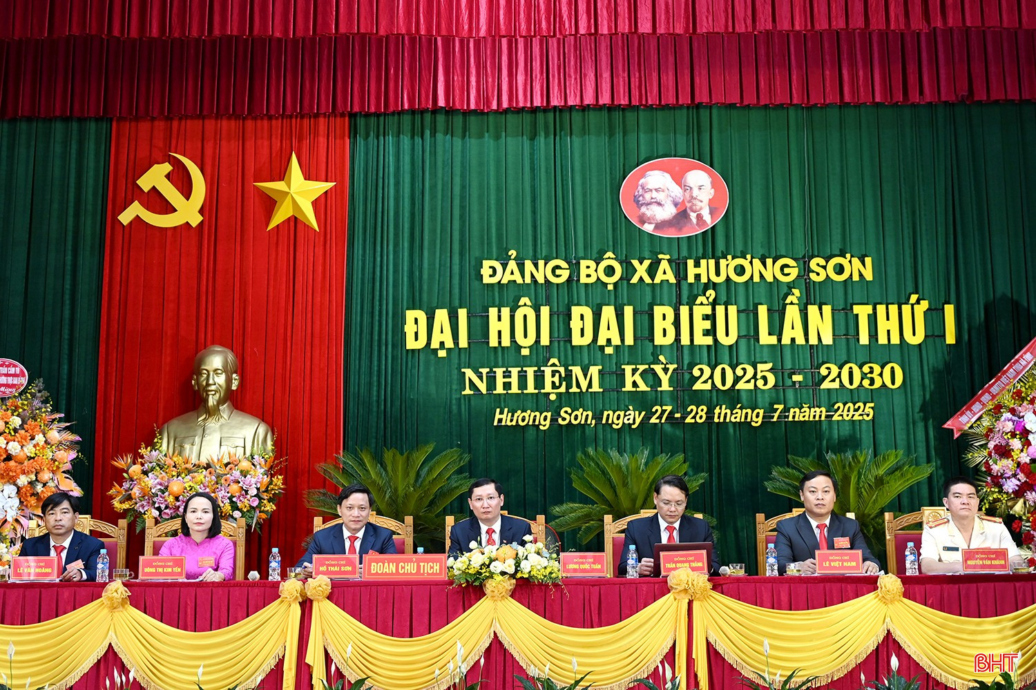 Đoàn chủ tịch điều hành đại hội. bqbht_br_dsc-992d9.jpg