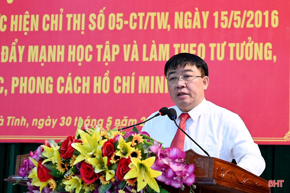 Trưởng ban Tuyên giáo và Dân vận Thành ủy Trần Hậu Tuấn báo cáo kết quả 10 năm thực hiện Chỉ thị 05-CT/TW. bqbht_br_dsc-5229-copy.jpg