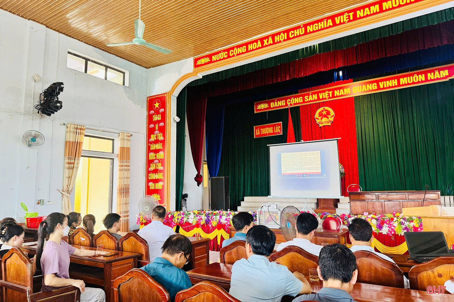 Điểm cầu UBND xã Thượng Lộc (Can Lộc). bqbht_br_z6703623375266-cfaaa48c57aeebc1e8b8c72aa9d0a760.jpg