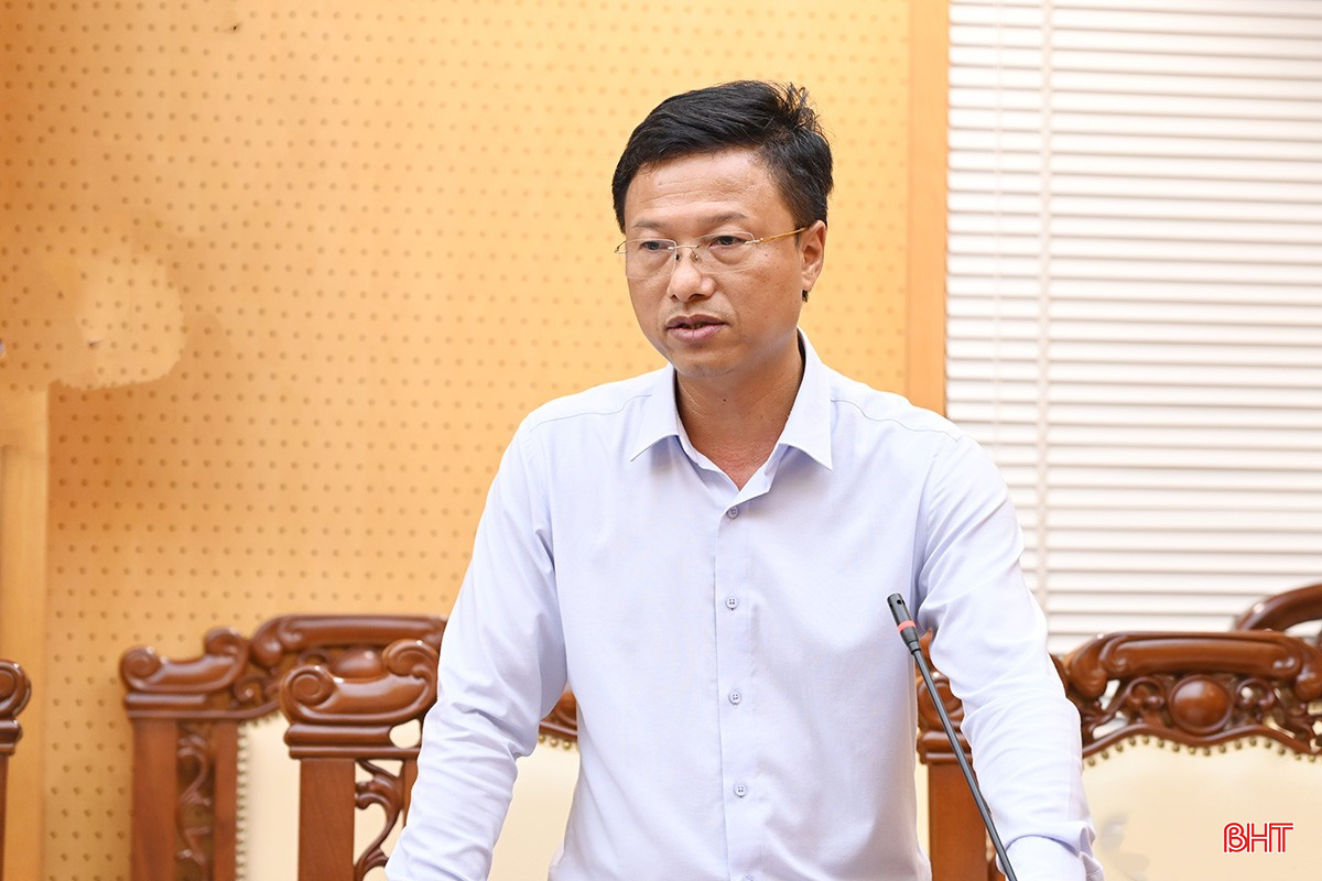 Chánh Văn phòng Tỉnh ủy Phan Duy Vĩnh góp ý nội dung tại hội nghị. bqbht_br_dsc-84d85.jpg