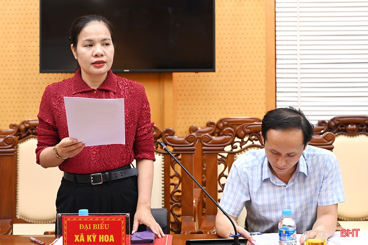 Bí thư Đảng ủy xã Kỳ Hoa Trần Thị Huyền báo cáo công tác chuẩn bị đại hội. bqbht_br_dscd-8470.jpg