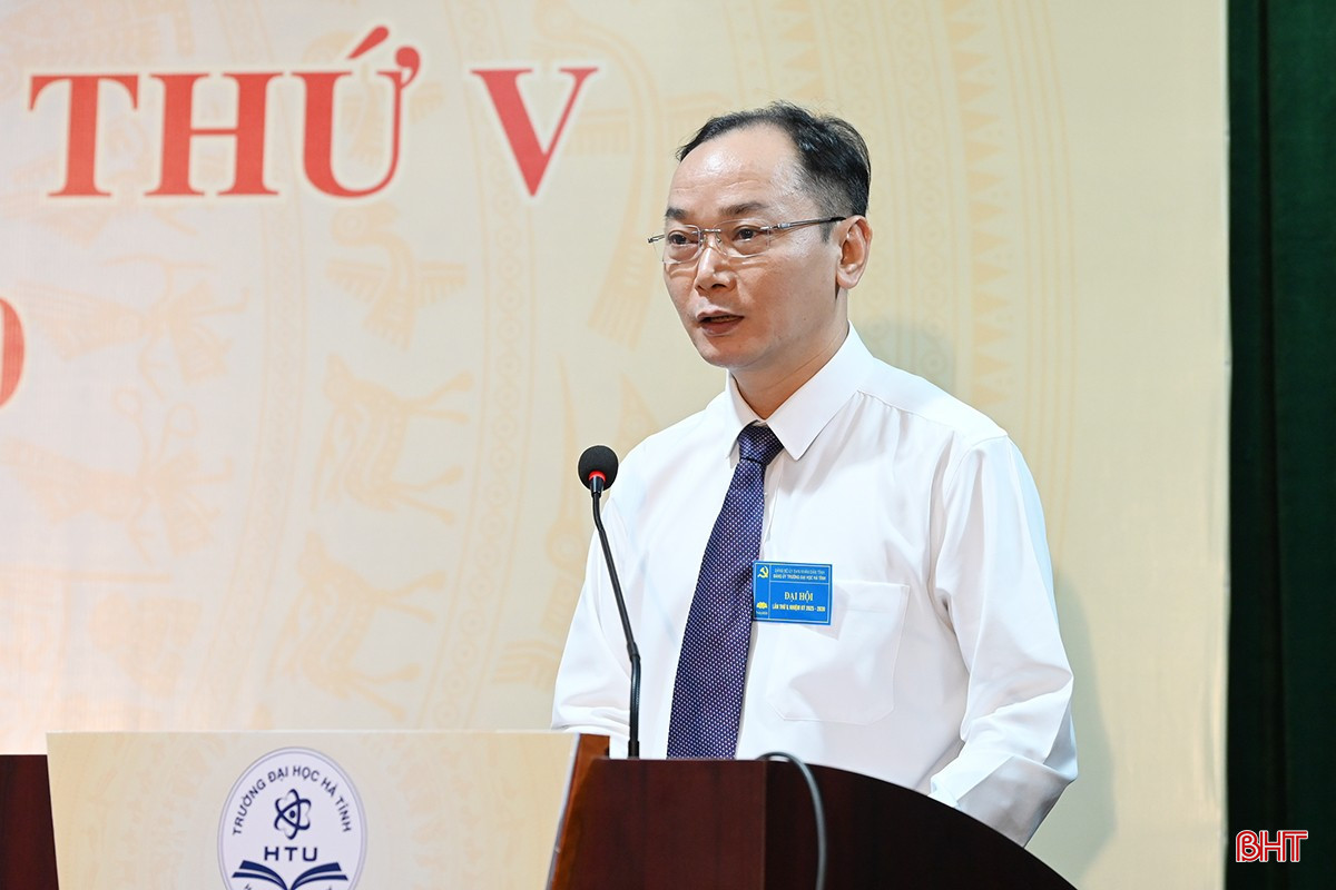 Phát biểu chỉ đạo đại hội, Phó Bí thư chuyên trách Đảng ủy UBND tỉnh Nguyễn Thiều Quang ghi nhận kết quả lãnh đạo, chỉ đạo của Đảng bộ trong nhiệm kỳ qua; đồng thời gợi mở, định hướng và giao nhiệm vụ cho đại hội và Đảng bộ trong thời gian tới. bqbht_br_dsc-6155-copy.jpg