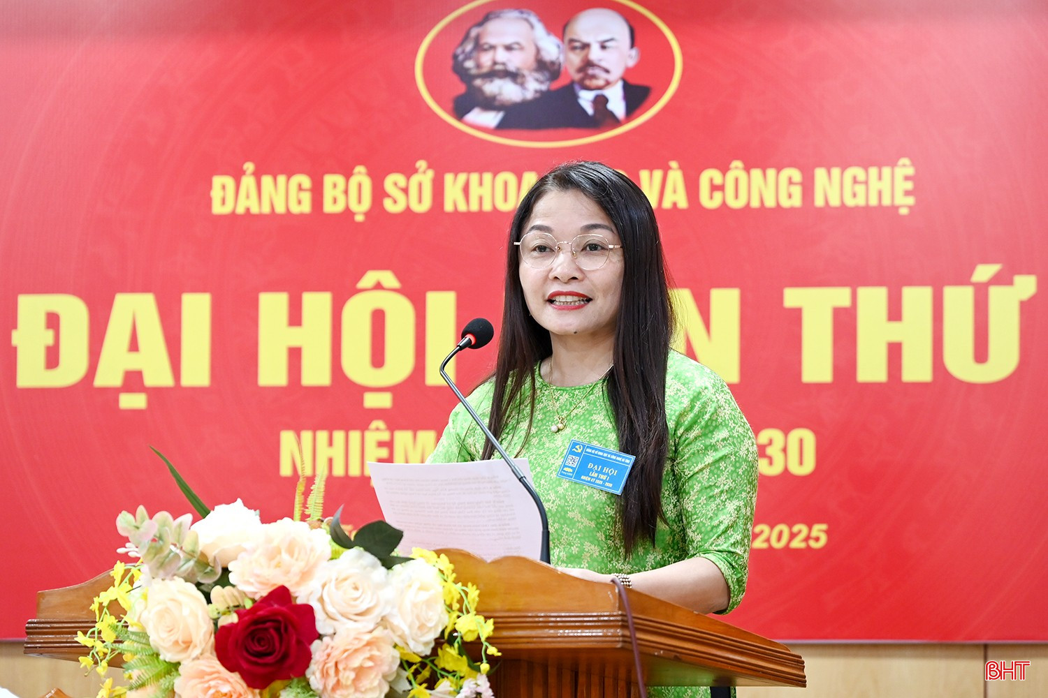 Đồng chí Nguyễn Thị Hà Tân - Tỉnh ủy viên, Phó Bí thư chuyên trách Đảng ủy UBND tỉnh công bố quyết định chỉ định BCH của Đảng ủy UBND tỉnh. bqbht_br_dsc-6343-copy.jpg