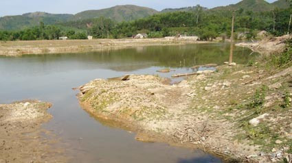 Sông ngòi khô cạn...