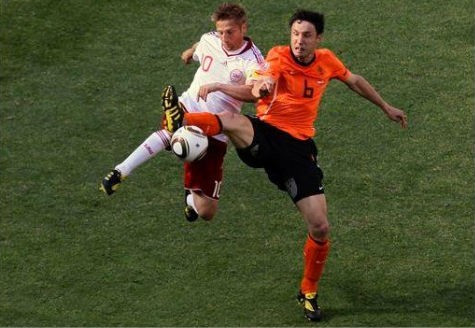 Đội bóng Bắc Âu cố gắng vươn lên. Đội bóng Bắc Âu cố gắng vươn lên.