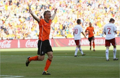 Nhưng Kuyt đã chấm dứt hy vọng của Đan Mạch. Nhưng Kuyt đã chấm dứt hy vọng của Đan Mạch.