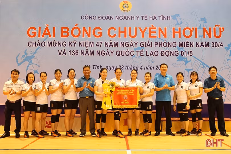 Đội nữ CDC Hà Tĩnh nhất Giải Bóng chuyền hơi Công đoàn ngành y tế năm 2022