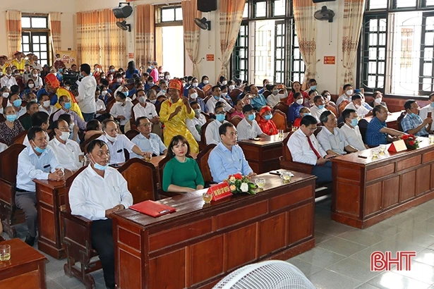 Đón nhận bằng Di tích LSVH cấp tỉnh Nhà thờ Phan Công Tăng ở Thượng Lộc