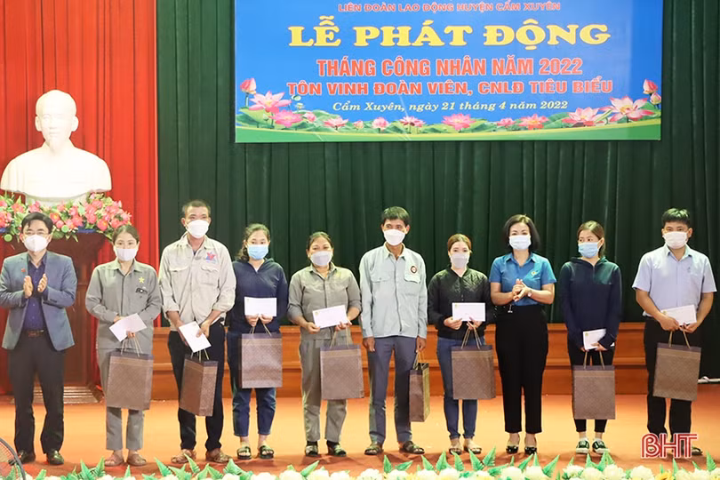 Cẩm Xuyên tôn vinh 19 đoàn viên, công nhân lao động tiêu biểu